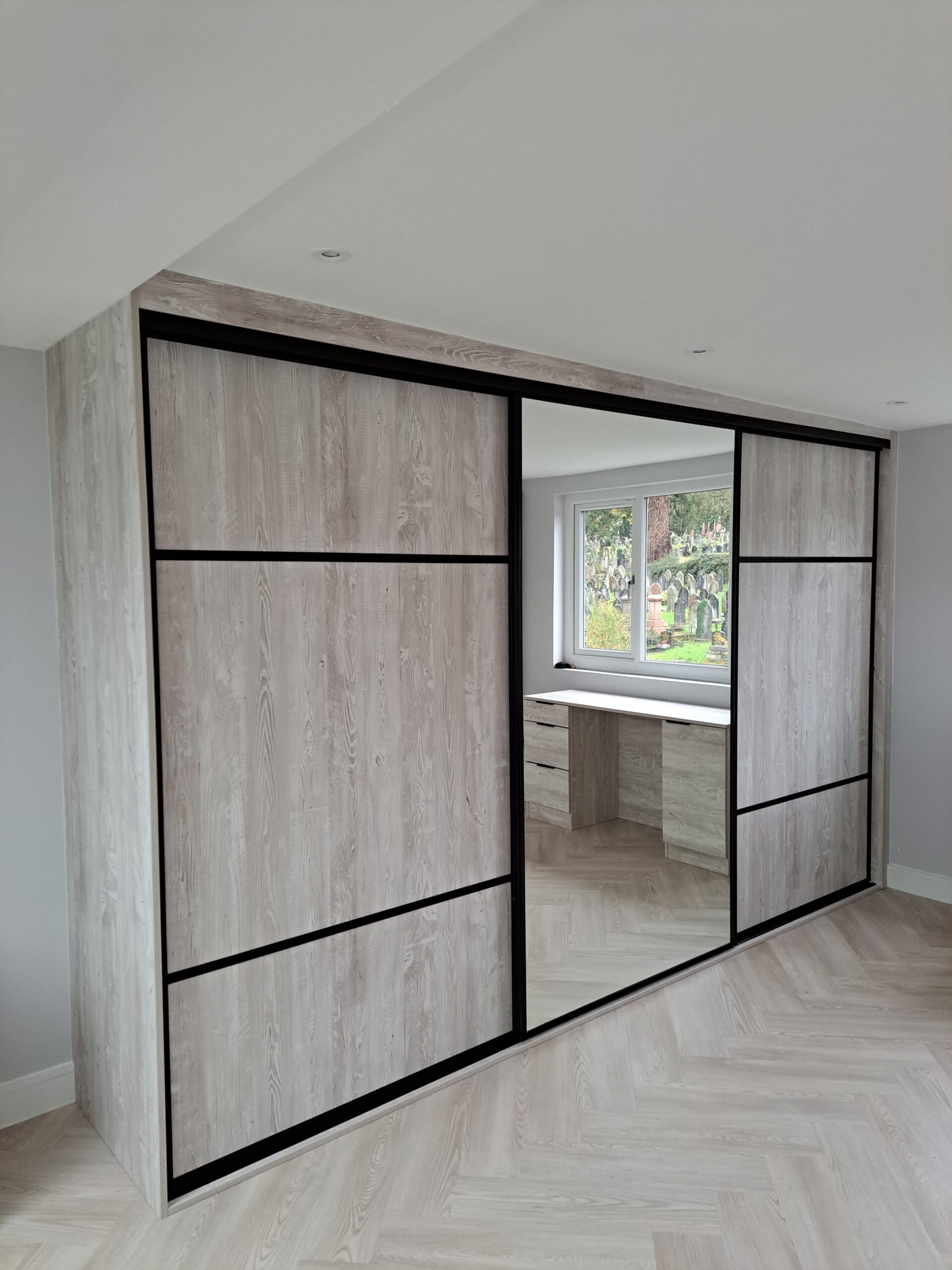 Black-framed wardrobe in Cascina Pine with plain mirror