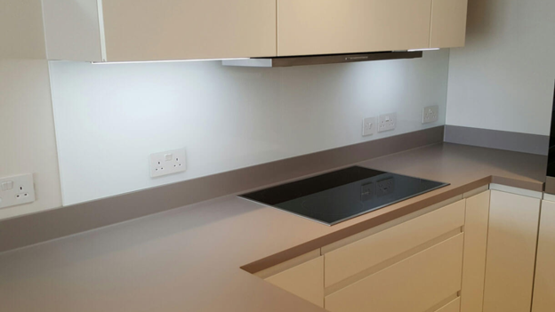 Timeless and versatile splashbacks for kitchens